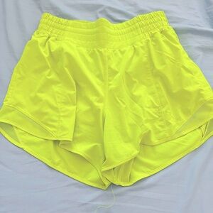 Lulu Hotty hot HR 4” shorts - size 8